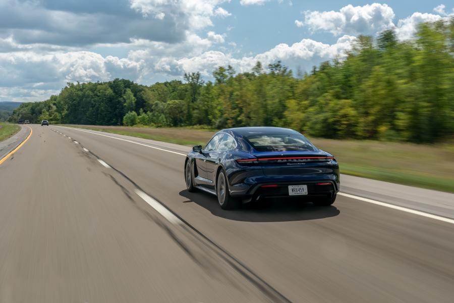 Porsche Taycan Turbo 2019 года  (WW) (фото 9 из 43)